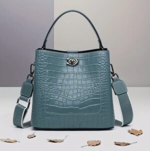 กระเป๋าถือลายจระเข้